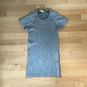 grey lulu swiftly tee